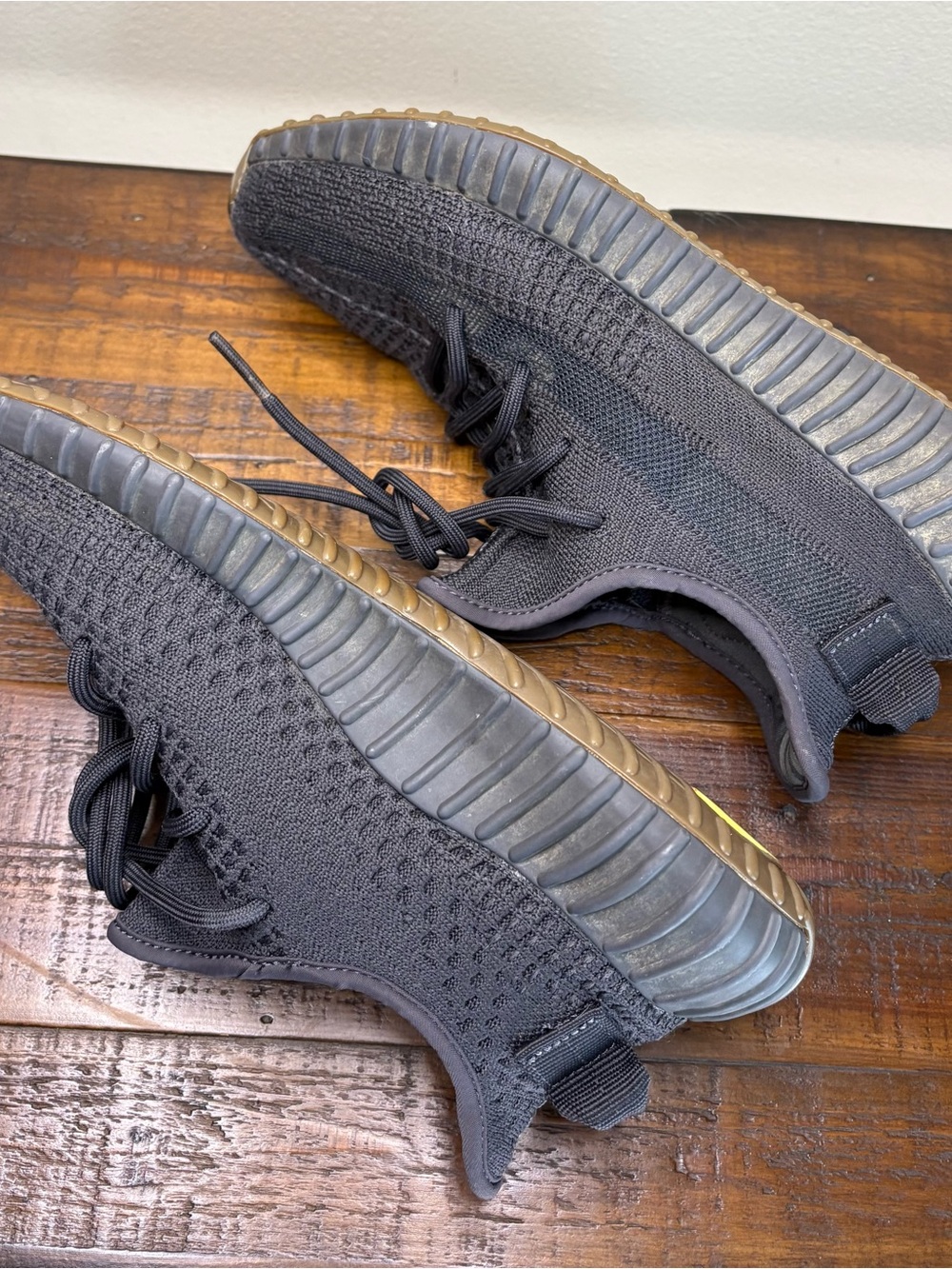 Women’s Size 7.5 Adidas Yeezy Boost 350 In “ Cider” Colorway - Picture 4 of 10